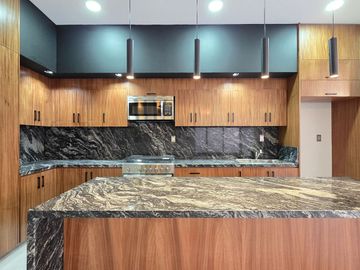 RESIDENCIA EN VENTA CON ALBERCA, 4 RECÁMARAS, 4 BAÑOS, COCHERA PARA 3 AUTOS