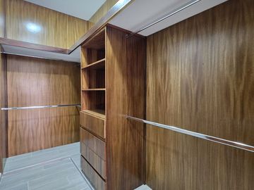 RESIDENCIA EN VENTA CON ALBERCA, 4 RECÁMARAS, 4 BAÑOS, COCHERA PARA 3 AUTOS