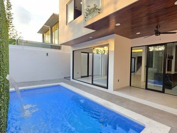 RESIDENCIA EN VENTA CON ALBERCA, 4 RECÁMARAS, 4 BAÑOS, COCHERA PARA 3 AUTOS