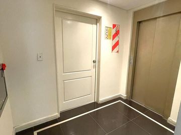 Venta 3 ambientes Recoleta cochera piso alto seguridad amenities