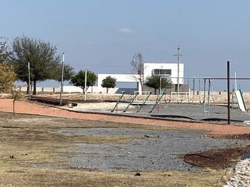 TERRENO EN VENTA LAS AVES RESIDENCIAL  GOLF RESORT PESQUERÍA