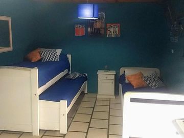 Casa en venta - 2 Dormitorios 2 Baños - Cocheras - 750Mts2 - Laguna Alsina