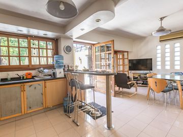 Venta casa 5 ambientes de estilo | Pileta, parrilla | reciclada | 2 cocheras | 3 plantas | Martinez