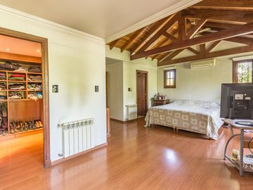 Venta casa 5 ambientes de estilo | Pileta, parrilla | reciclada | 2 cocheras | 3 plantas | Martinez