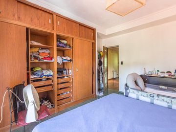 Venta casa 5 ambientes de estilo | Pileta, parrilla | reciclada | 2 cocheras | 3 plantas | Martinez