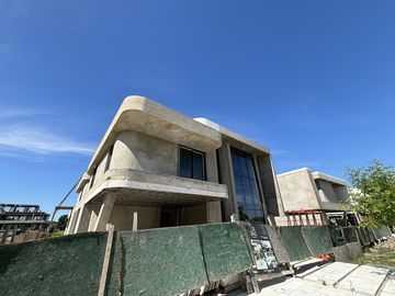 Casa en  Venta y Alquiler en El Yacht Nordelta
