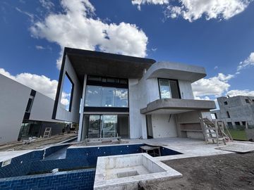 Casa en  Venta y Alquiler en El Yacht Nordelta