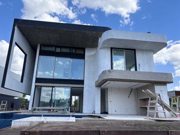 Casa en  Venta y Alquiler en El Yacht Nordelta