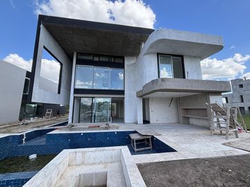 Casa en  Venta y Alquiler en El Yacht Nordelta