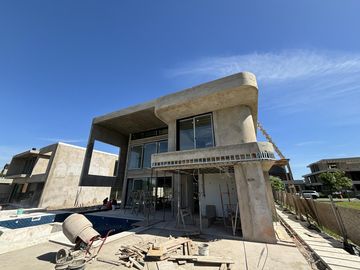 Casa en  Venta y Alquiler en El Yacht Nordelta