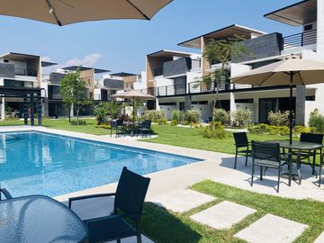 Casa en Condominio en Residencial Sierra Santa Fe, Xochitepec, Mor CAEN-1101-Cd*