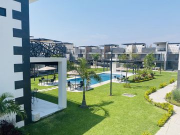 Casa en Condominio en Residencial Sierra Santa Fe, Xochitepec, Mor CAEN-1101-Cd*