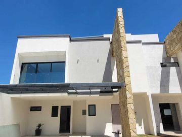 CASA EN VENTA EN  METEPEC, CON SALIDA RÁPIDA A CDMX