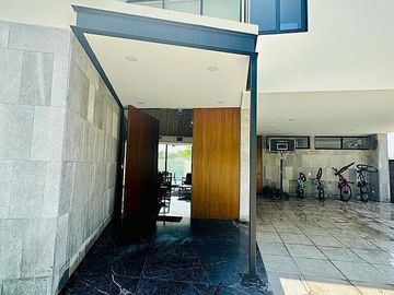 Residencia de 4 Recamaras con Alberca y Jacuzzi en Cabo Norte, Mérida