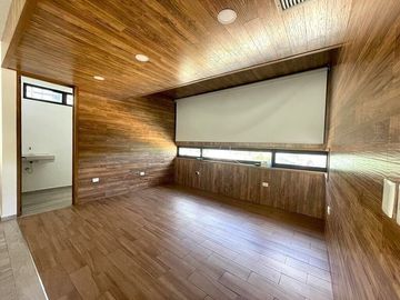 Residencia de 4 Recamaras con Alberca y Jacuzzi en Cabo Norte, Mérida