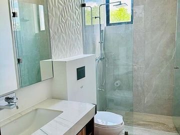 Residencia de 4 Recamaras con Alberca y Jacuzzi en Cabo Norte, Mérida