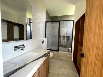 Residencia de 4 Recamaras con Alberca y Jacuzzi en Cabo Norte, Mérida