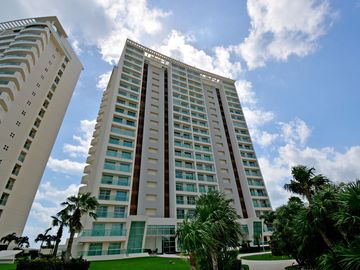 IMPRESIONANTE PENTHOUSE FRENTE AL MAR CON VISTAS AL CARIBE