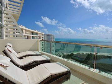 IMPRESIONANTE PENTHOUSE FRENTE AL MAR CON VISTAS AL CARIBE