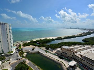 IMPRESIONANTE PENTHOUSE FRENTE AL MAR CON VISTAS AL CARIBE