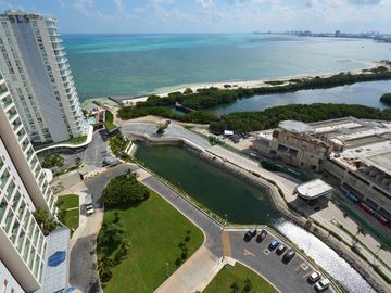 IMPRESIONANTE PENTHOUSE FRENTE AL MAR CON VISTAS AL CARIBE