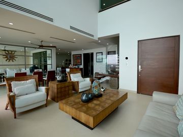 IMPRESIONANTE PENTHOUSE FRENTE AL MAR CON VISTAS AL CARIBE