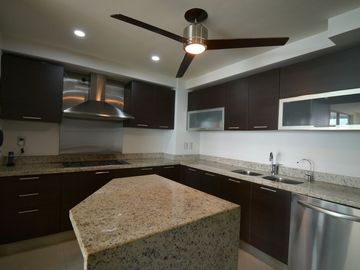 IMPRESIONANTE PENTHOUSE FRENTE AL MAR CON VISTAS AL CARIBE