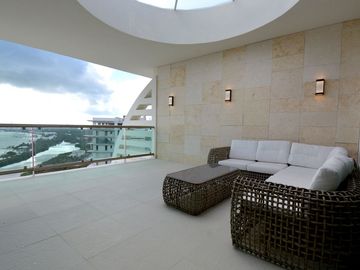 IMPRESIONANTE PENTHOUSE FRENTE AL MAR CON VISTAS AL CARIBE