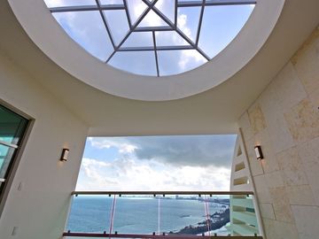 IMPRESIONANTE PENTHOUSE FRENTE AL MAR CON VISTAS AL CARIBE