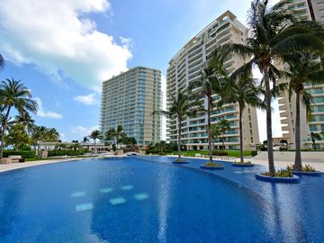 IMPRESIONANTE PENTHOUSE FRENTE AL MAR CON VISTAS AL CARIBE