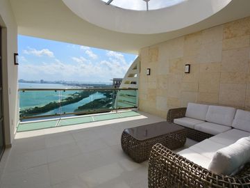 IMPRESIONANTE PENTHOUSE FRENTE AL MAR CON VISTAS AL CARIBE