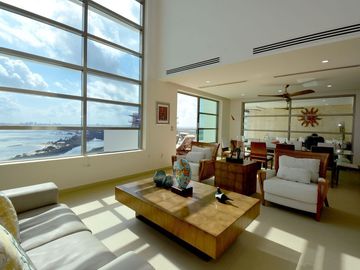 IMPRESIONANTE PENTHOUSE FRENTE AL MAR CON VISTAS AL CARIBE