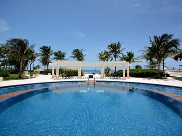 IMPRESIONANTE PENTHOUSE FRENTE AL MAR CON VISTAS AL CARIBE