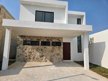 CASA EN VENTA EN PRIVADA INARA, CHOLUL.