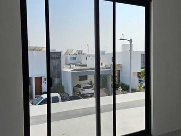 CASA EN VENTA EN PRIVADA INARA, CHOLUL.