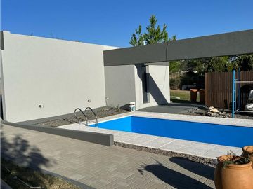 VILLA CARLOS PAZ HERMOSA CASA EN CAUSANA