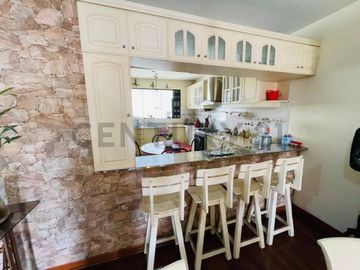 DEPARTAMENTO EN EXCLUSIVA URB. JACARANDÁ II