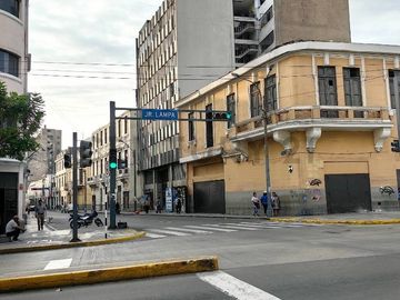 ¡Oportunidad Única! Venta de Local Comercial en el Corazón de Lima