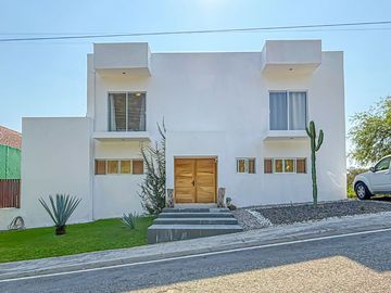 Casa en Fraccionamiento en Club de Golf Santa Fe Xochitepec - M2AI-833-Fr