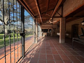 VENTA CASAQUINTA 4 AMBIENTES EN CAÑUELAS
