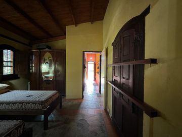 VENTA CASAQUINTA 4 AMBIENTES EN CAÑUELAS
