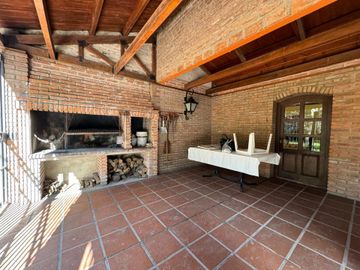 VENTA CASAQUINTA 4 AMBIENTES EN CAÑUELAS