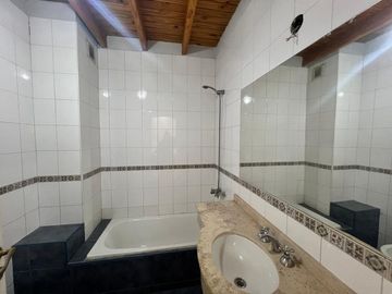 Venta Departamento tipo duplex, Alto Dorrego Gllén