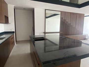 Venta de casa tipo Town House con Piscina en Privada Xcanatún en Mérida Yucatán.