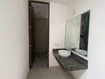 Venta de casa tipo Town House con Piscina en Privada Xcanatún en Mérida Yucatán.