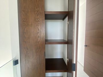 Venta de casa tipo Town House con Piscina en Privada Xcanatún en Mérida Yucatán.