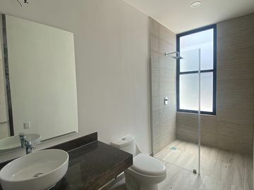 Venta de casa tipo Town House con Piscina en Privada Xcanatún en Mérida Yucatán.