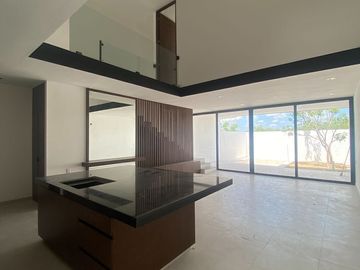 Venta de casa tipo Town House con Piscina en Privada Xcanatún en Mérida Yucatán.