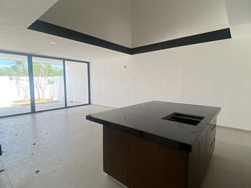 Venta de casa tipo Town House con Piscina en Privada Xcanatún en Mérida Yucatán.