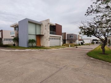Casa en VENTA en Esquina y frente area verde Fracc PUNTA TIBURON